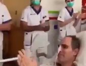 شاهد لحظة احتفال مستشفى فى بلجيكا بطبيب فلسطينى تعافى من كورونا