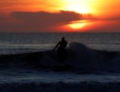 ركوب الامواج و ممارسة الرياضة بحدائق لندن رغم القيود بسبب كورونا