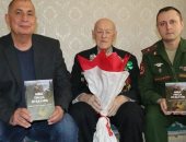 محارب سوفيتى ضرير يؤلف مذكراته عن مشاركته فى الحرب العالمية الثانية