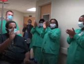 موظفو مستشفى يصطفون لتحية محارب قديم بالجيش الأمريكي تعافى من كورونا.. فيديو