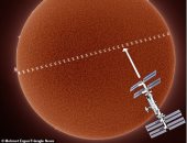 شاهد صورة من الأرض لمحطة الفضاء الدولية أثناء مرورها عبر الشمس 