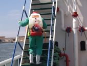 ميناء الإسكندرية يواصل تطهير وتعقيم السفن والأرصفة لمواجهة كورونا.. صور