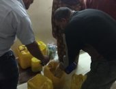 غلق منشأة غذائية وإعدام 388 كيلو أغذية فاسدة بالزقازيق.. صور