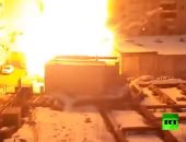 لحظة انفجار سيارة شحن ضخمة في روسيا بسبب تسرب الوقود