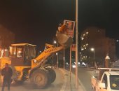 أحياء الاسكندرية تشن حملات مكثفة لإزالة الإعلانات المخالفة تزامنا مع الحظر