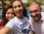 فريدة عثمان تحتفل بإنهاء الحجر الصحي بـ"سيلفي" مع والديها