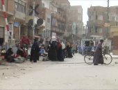 صور.. الباعة الجائلين يفترشون سوق الدلجمون بالغربية وسط تجاهل المسئولين