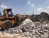 صور .. إزالة التعديات على أراضى زراعية بأحياء المنتزة والعامرية بالإسكندرية