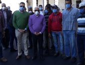 محافظ بورسعيد يتابع أعمال رصف وتطوير المنطقة المحيطة بحديقة فريال.. صور