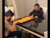 ماتش طاولة فى العزل المنزلى.. كهربا يتغلب على صالح جمعة.. فيديو وصور