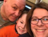 مأساة إنسانية.. طفل يفقد أمه وجدته بسبب كورونا.. ووالده مصاب بالفيروس القاتل