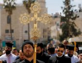 كنائس القدس الشرقية تحتفل بسبت النور وسط غياب المصلين بسبب كورونا
