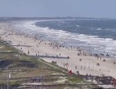 مبيتعلموش.. شاطئ فلوريدا يزدحم بالناس فى 30 دقيقة بعد إعادة فتحه.. صور