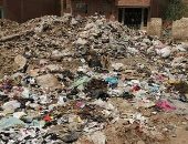سيبها علينا .. شكوى من انتشار القمامة بقرية الشوبك بالجيزة   