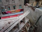 سقوط أجزاء من سطح عقار بحى جمرك فى الإسكندرية.. صور