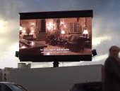 فيديو.. "سينما فى الهواء الطلق" للترفيه عن المواطنين فى الحجر الصحى بأسبانيا