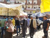 رئيس مدينة قطور يتفقد أعمال رفع القمامة فى أول يوم عمل.. صور 