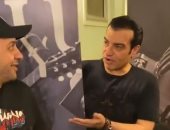 مصطفي قمر مع إيهاب توفيق فى حفل مباشر على "تيك توك" اليوم