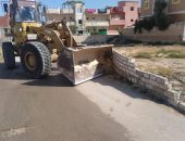 استرداد 2000 متر من أراضى أملاك الدولة بعد إزالة التعديات ببرج العرب.. صور 