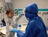 ممرضة بمستشفى قها للعزل: أعامل أطفال الحجر الصحي بحنان ومحبة
