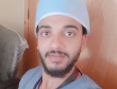 الجيش الابيض.."إسلام" على خط مواجهة كورنا بمستشفى عين شمس التخصصى