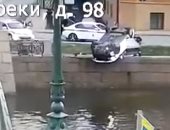مطاردة خطرة بين الشرطة الروسية وسائق سيارة مخمور تنتهى بإنقلابها.. فيديو