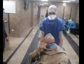 تعافى مسن عمره 72 عاما من كورونا بمستشفى قها للحجر الصحى.. فيديو