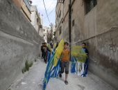 توزيع طائرات ورقية على الأطفال مجانا للتوعية بخطورة كورونا فى الأردن