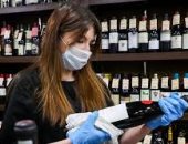 هرى السوشيال ميديا عن كورونا مبيخلصش..5شائعات ارتبطت بالفيروس أبرزها انتقاله غبر شبكات الجيل الخامس..الثوم وشرب المياه كل 15دقيقة يقضى عليه..وأغربها احتساء الكحول يقتله..ونصيحة منسوبة لليونيسيف بتجنب الآيس كريم