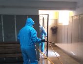 فريق مكافحة ناقلات الأمراض يطهر مستشفى الفيوم العام.. صور