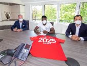 رسميًا.. بايرن ميونخ يمدد عقد مدافعه الفونسو ديفيز حتى 2025