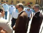 محافظ كفر الشيخ ونائبه يتفقدان أعمال رصف الشوارع ومستشفى بلطيم.. صور