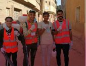 أهالى قرية بنى حميل بسوهاج يطهرون الشوارع للوقاية من عدوى فيروس كورونا