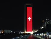 أبو ظبي ترد على مبادرة جبل ماترهورن وتزين معالمها بألوان علم سويسرا.. صور