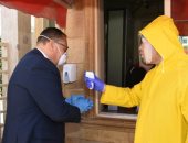 محافظ الشرقية يتفقد مصانع العاشر  للاطمئنان على تطبيق الإجراءات الوقائية