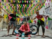 شباب مدينة العمال بقنا يزينون الشوارع احتفالا بشهر رمضان