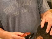 زوج أوبرا وينفري يحلق شعر ابنتها فى العزل المنزلى .. فيديو