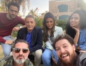 أبطال "لما كنا صغيرين" فى أحد فنادق أكتوبر لتصوير عدد من المشاهد