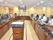 محافظ أسيوط: توزيع أغذية على العمالة غير المنتظمة والأسر المتضررة من "كورونا"