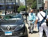 تعقيم سيارات النواب قبل دخولها البرلمان ضمن إجراءات الوقاية من كورونا..فيديو