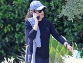 بتحاول تتصدى لـ كورونا.. جينيفر جارنر وحيدة فى لوس أنجلوس (صور)