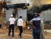 نجاة أسرة بعد اندلاع حريق فى استراحة بالقرب من معبد أبو سمبل.. صور