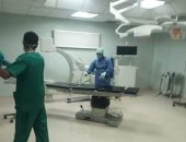 صور.. مستشفى الأقصر الدولى تعقم غرف العمليات والإفاقة احترازيا ضد كورونا