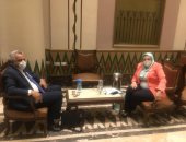 نواب البرلمان يلتزمون بالجلوس على مسافات آمنة بالبهو الفرعونى.. صور