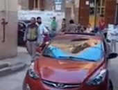 فيديو.. قرية بالمحلة يستقبلون 5 اشخاص بزفة سيارات بعد سلبية إصابتهم بكورونا