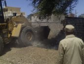 محافظ قنا: إزالة 32 حالة تعد على الأراضى الزراعية وأملاك الدولة.. صور