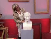 سيدة فرنسية تحقق ثروة بالصدفة بسبب تمثال لرأس نابليون بونابرت.. اعرف التفاصيل