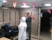 صور وفيديو.. تعليق زينة رمضان بمستشفى قها للحجر الصحى لرفع معنويات المرضى