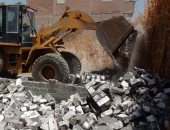 صور.. إزالة تعديات على أملاك الدولة والأراضى الزراعية بسوهاج 