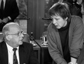 ميركل تعرب عن حزنها لوفاة وزير العمل الألمانى السابق: كان دائما قريبا من الناس
